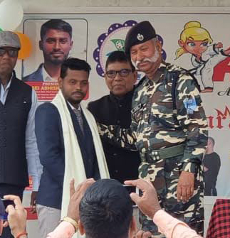 Rensei Akhilesh Kumar being honoured with a shawl by an army officer at Republic Day function